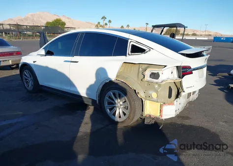 2017 Tesla Model X 100D/75D/90D z USA, uszkodzony, nr VIN 5YJXCAE2XHF066669